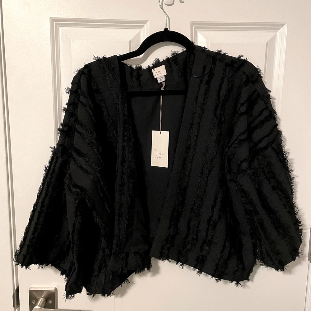 Fringed shawl / shrug
